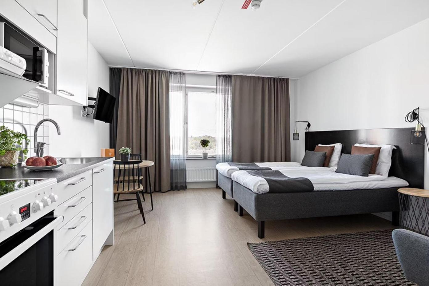 Forenom Hotel Flemingsberg - 10Min From Aelvsjoe Huddinge Exterior foto