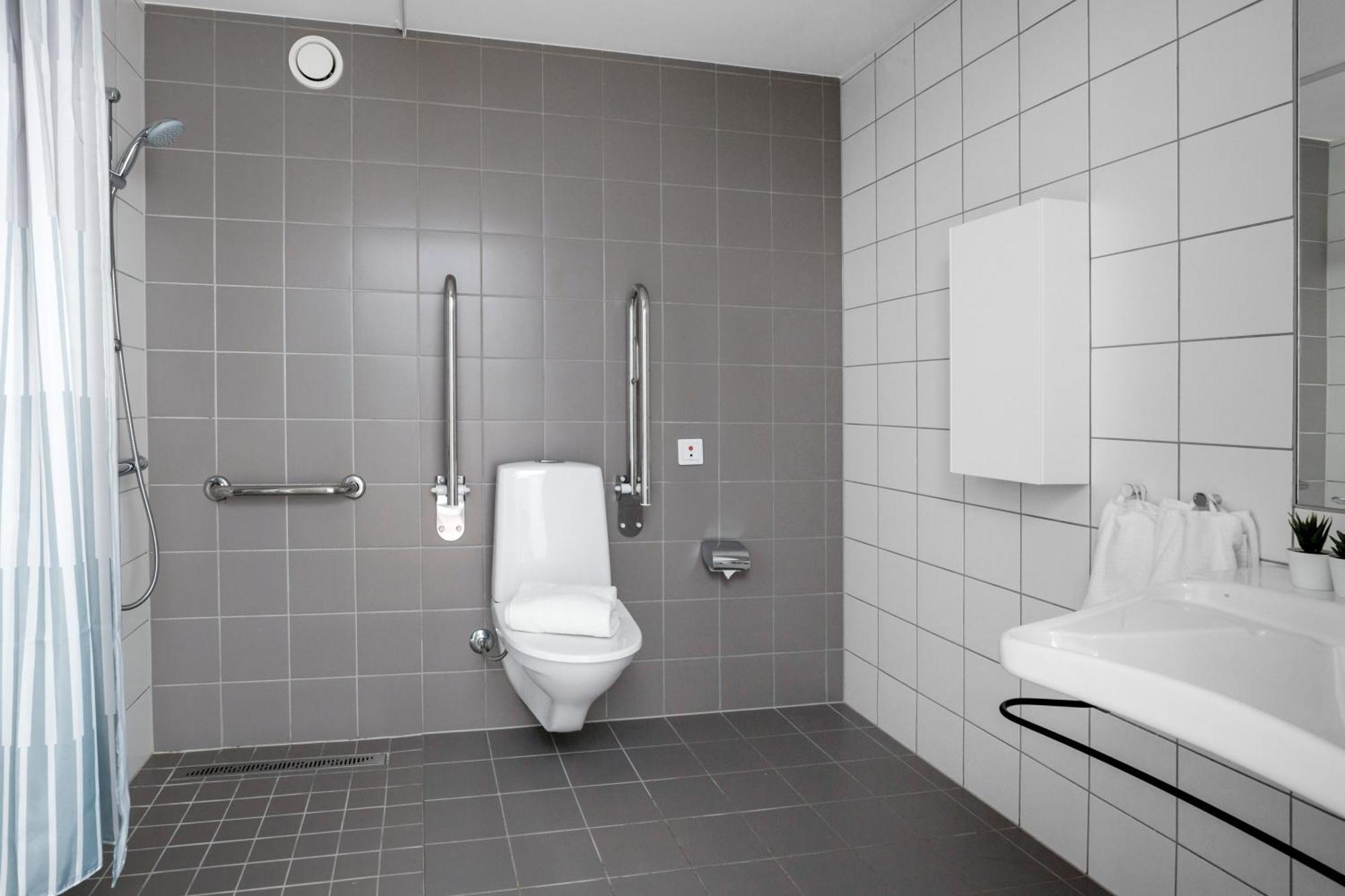 Forenom Hotel Flemingsberg - 10Min From Aelvsjoe Huddinge Quarto foto
